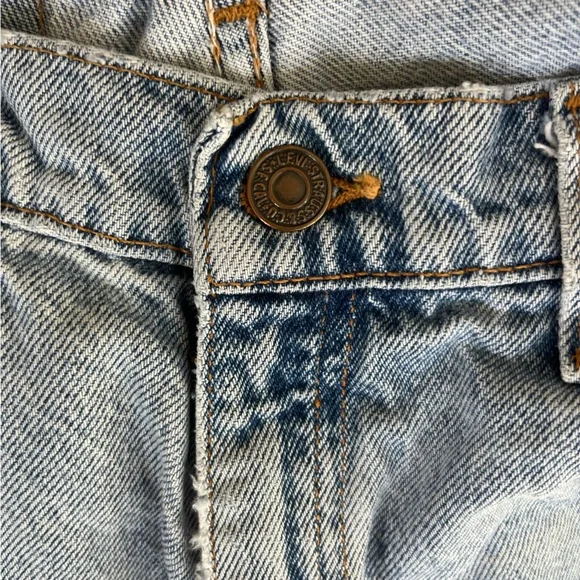 Vintage Levi’s 1990s 950s Highwaisted Denim Jean Shorts 37952 Juniors 9 - Picture 5 of 7